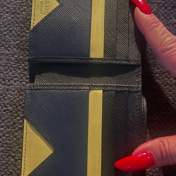 prada wallet - Picture 5 of 6